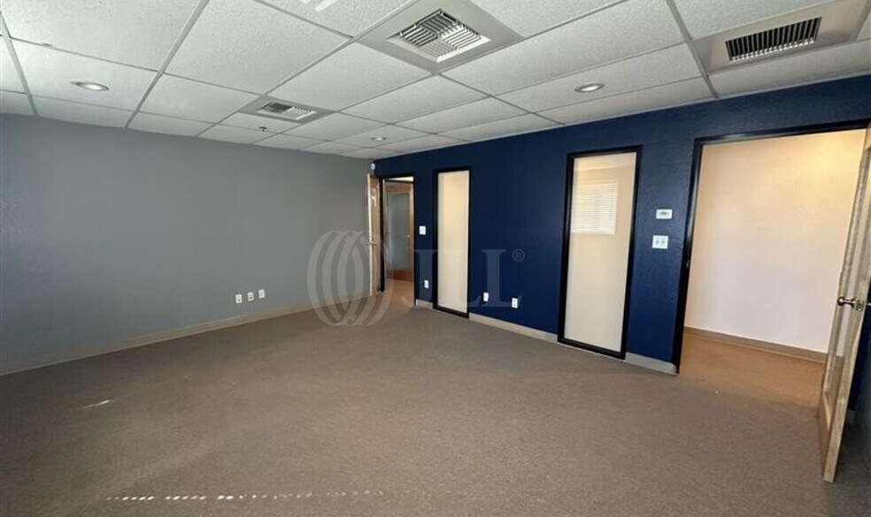 8837 Lankershim Blvd, Sun Valley, CA à vendre - Photo intérieure – Image 3 sur 12