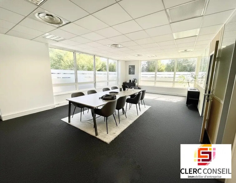 Bureau dans Mont-Saint-Aignan à louer - Photo intérieure – Image 2 sur 5