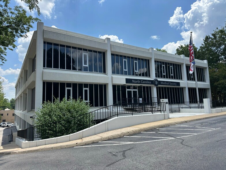 222 N Person St, Raleigh, NC à louer - Photo de l’immeuble – Image 2 sur 5
