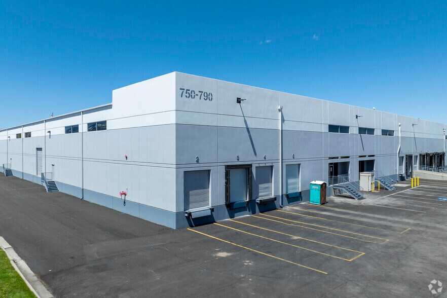 750-790 Spice Islands Dr, Sparks, NV à louer - Photo principale – Image 1 sur 7