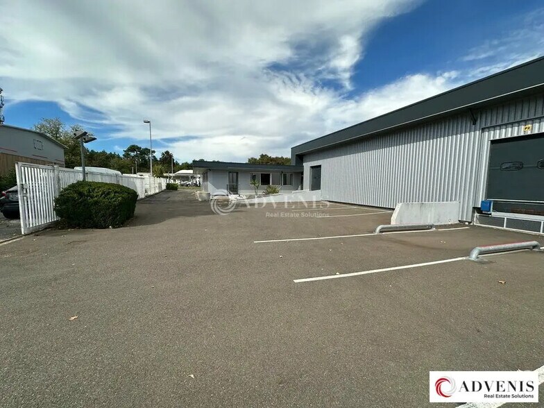 Local d'activités dans Gradignan à vendre - Photo de l’immeuble – Image 2 sur 11