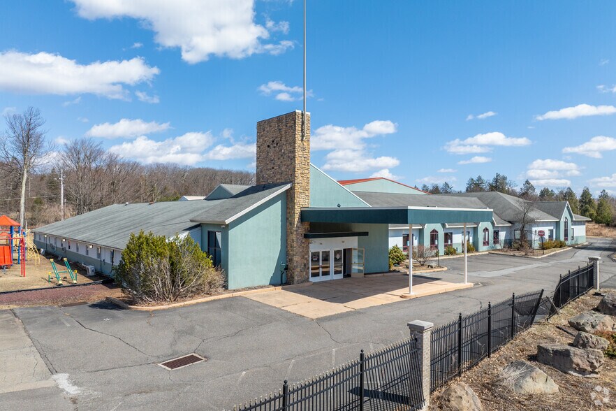 1110 Carriage Ln, Tobyhanna, PA à vendre - Photo de l’immeuble – Image 2 sur 6