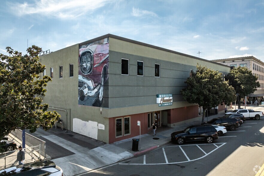 1114 J St, Modesto, CA à louer - Photo de l’immeuble – Image 2 sur 3