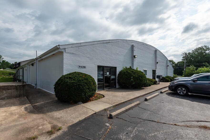1430 Willis Dr, Bloomington, IN à vendre - Photo de l’immeuble – Image 2 sur 26
