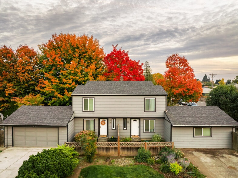 582 S Maple St, Canby, OR à vendre - Photo principale – Image 1 sur 39