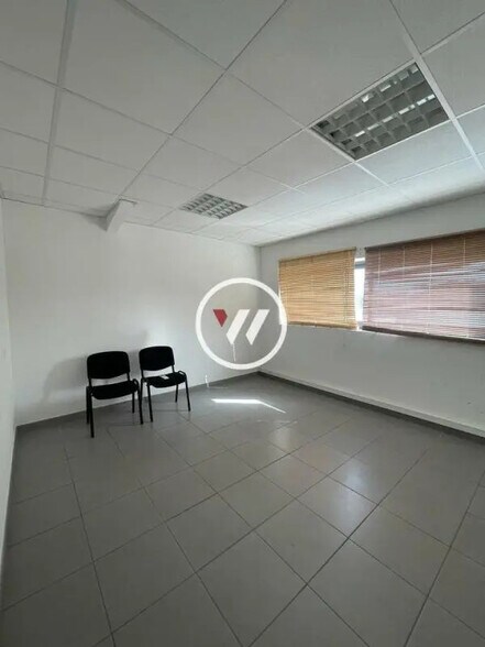 Bureau dans Gardanne à louer - Photo intérieure – Image 2 sur 6