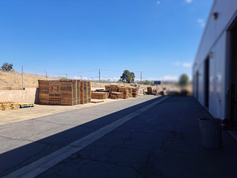 29885 2nd St, Lake Elsinore, CA à louer - Photo de l’immeuble – Image 2 sur 6