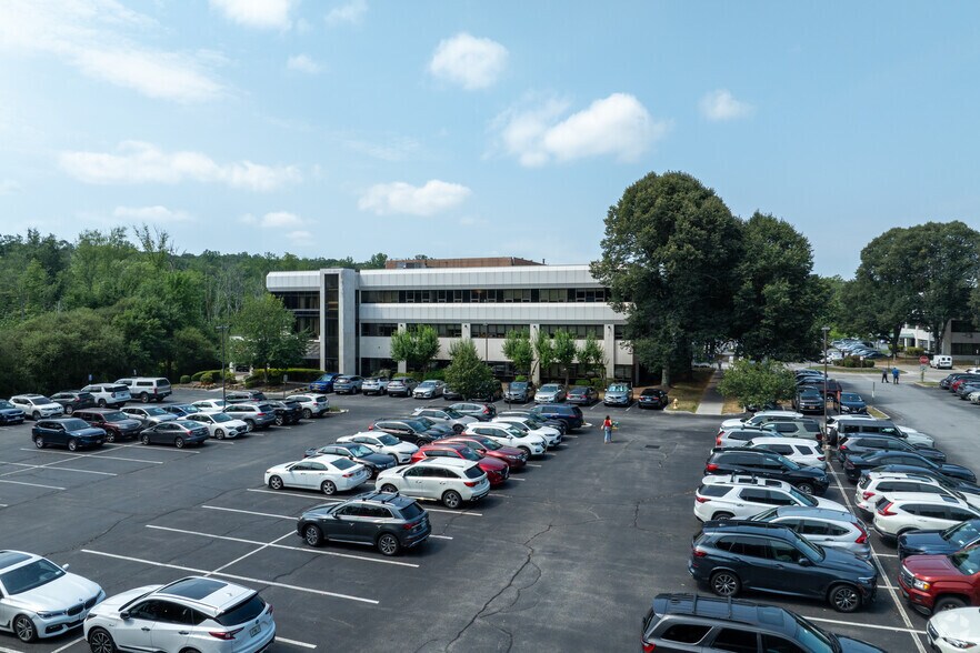 100 S Bedford Rd, Mount Kisco, NY à louer - Photo principale – Image 1 sur 5