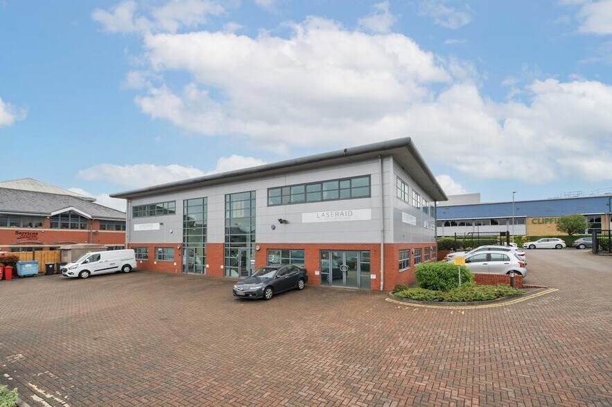 Manor Way, Borehamwood à louer - Photo de l’immeuble – Image 3 sur 23