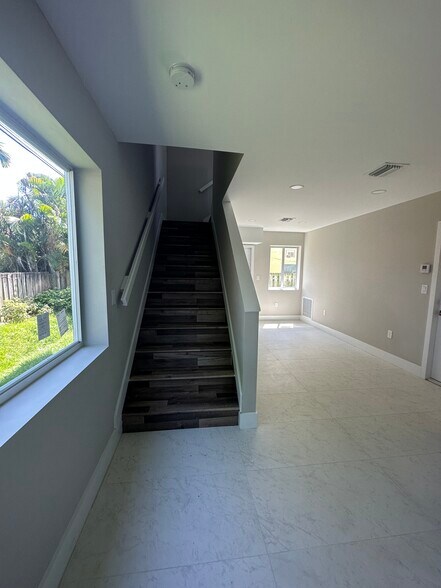 Sistrunk Townhouses portefeuille de 4 biens à vendre sur LoopNet.fr - Photo de l’immeuble – Image 3 sur 23