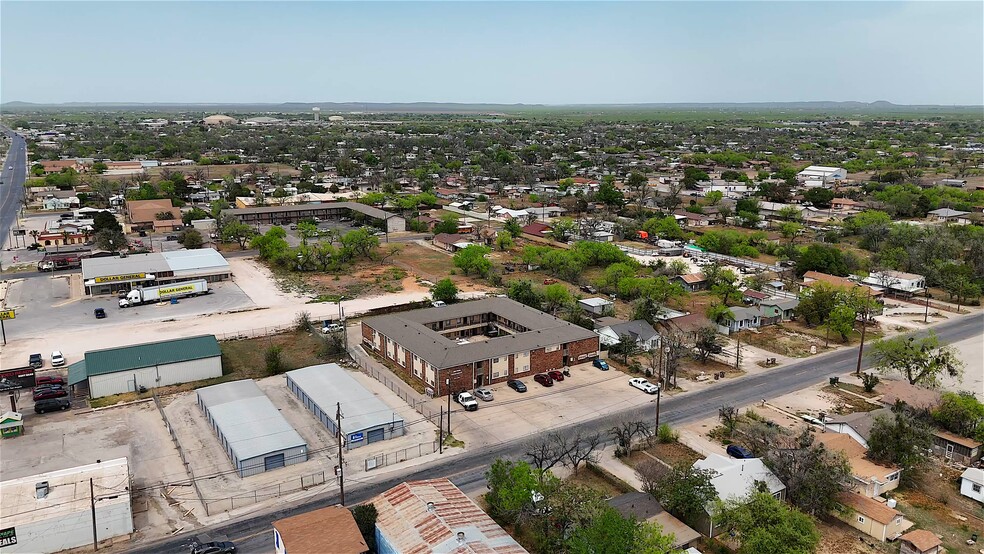 12 E 29th St, San Angelo, TX à vendre - Vidéo sur l’annonce professionnelle – Image 2 sur 39