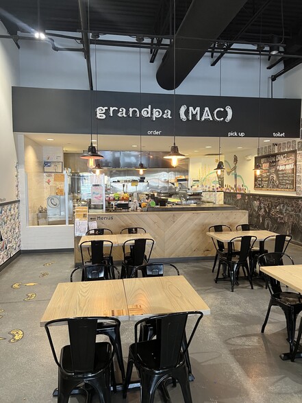 18756 Coastal Hwy, Rehoboth Beach, DE à vendre - Photo intérieure – Image 2 sur 24