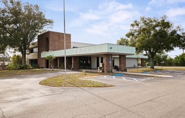 2127 Grand Blvd, Holiday, FL à vendre - Photo de l’immeuble – Image 3 sur 28