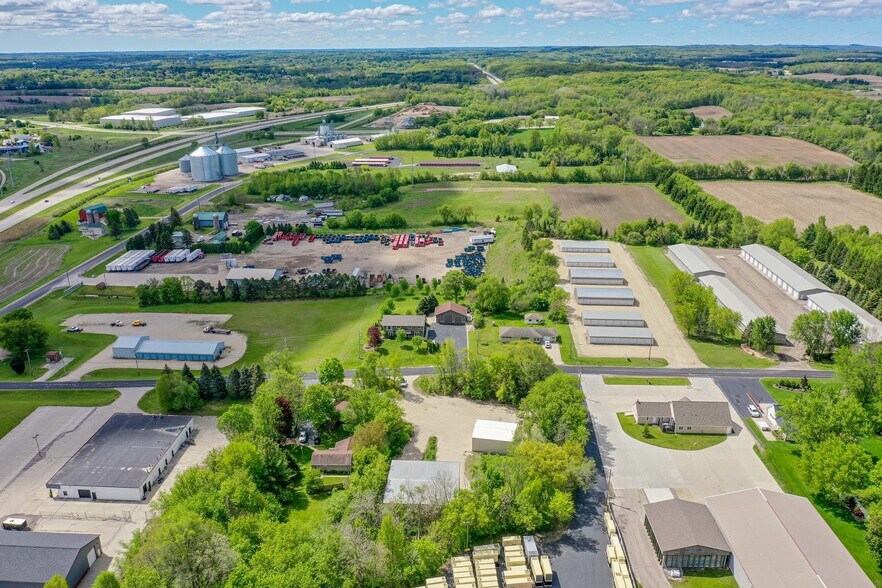 3460 Town Hall Rd, Kewaskum, WI à vendre - Photo de l’immeuble – Image 2 sur 9