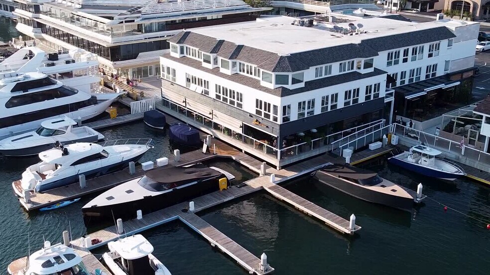 2801 W Coast Hwy, Newport Beach, CA à louer - Vidéo sur l’annonce professionnelle – Image 2 sur 33