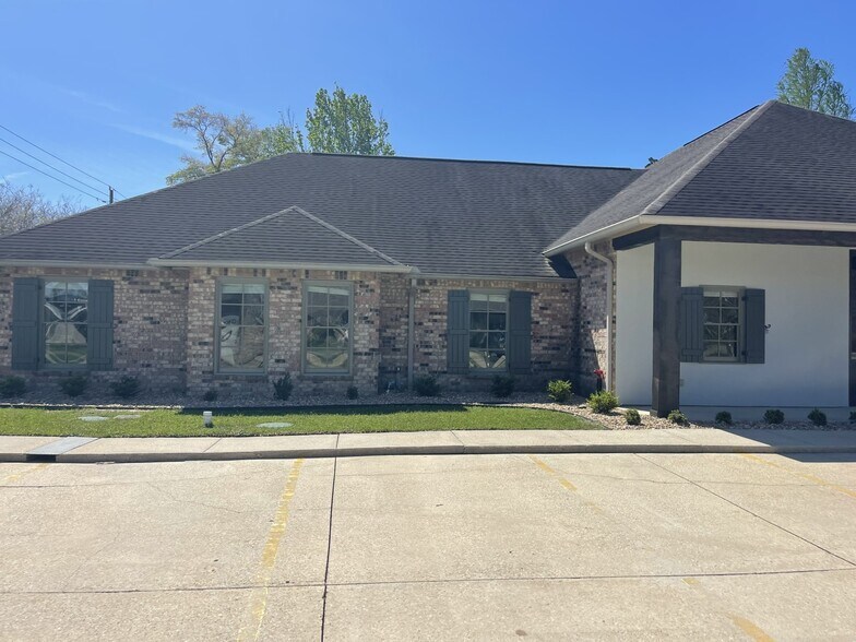 2798 O'Neal Ln, Baton Rouge, LA à louer - Photo de l’immeuble – Image 3 sur 49