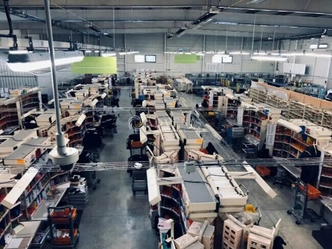 Plus de détails pour Local d'activités à louer