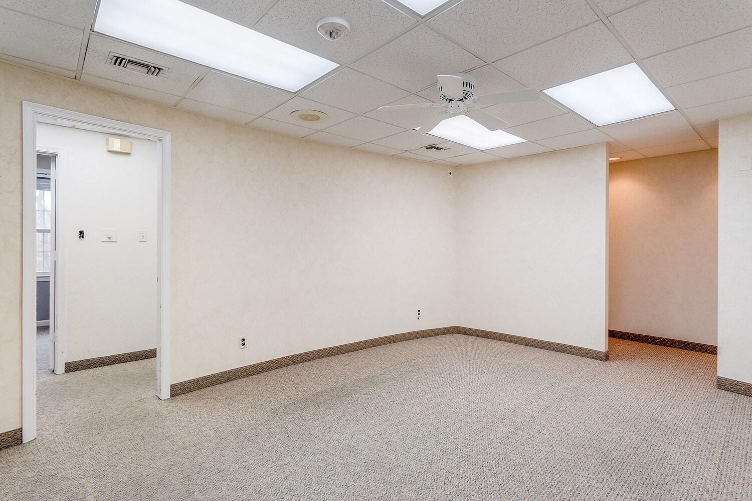 4701 Randolph Rd, Rockville, MD à louer Photo intérieure– Image 1 sur 12