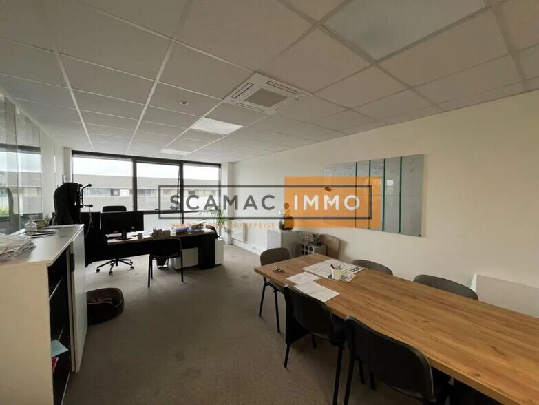 Local d'activités dans Montévrain à vendre - Photo de l’immeuble – Image 3 sur 4