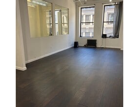 237 W 37th St, New York, NY à louer Photo intérieure– Image 1 sur 2
