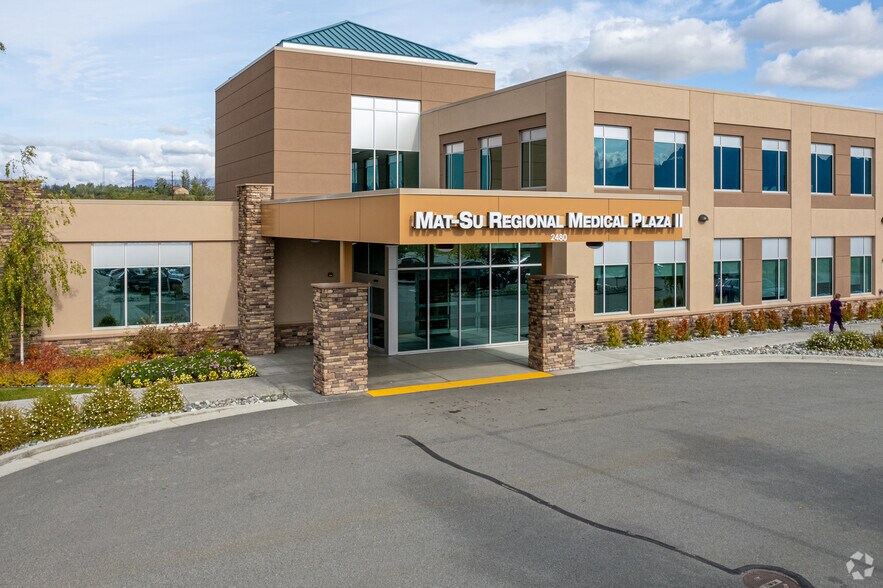 2480 S Woodworth Loop, Palmer, AK à louer - Photo de l’immeuble – Image 2 sur 11