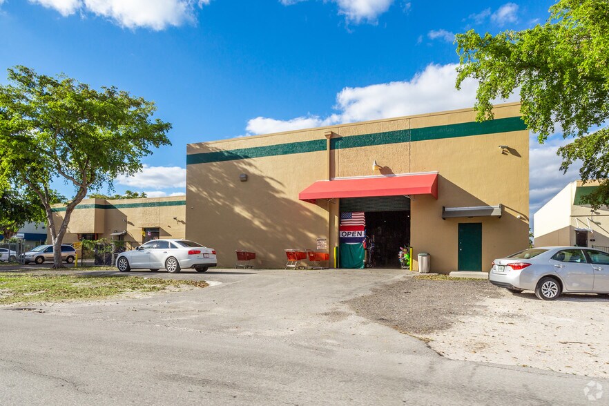 5395 NW 165th St, Hialeah, FL à vendre - Photo principale – Image 2 sur 14