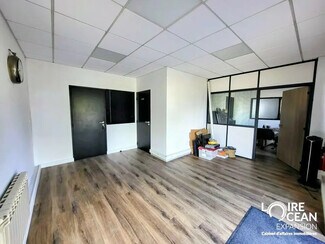 Plus de détails pour Local d'activités à louer