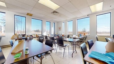 1875-1905 Boul Lionel-Bertrand, Boisbriand, QC à louer Photo intérieure– Image 2 sur 35