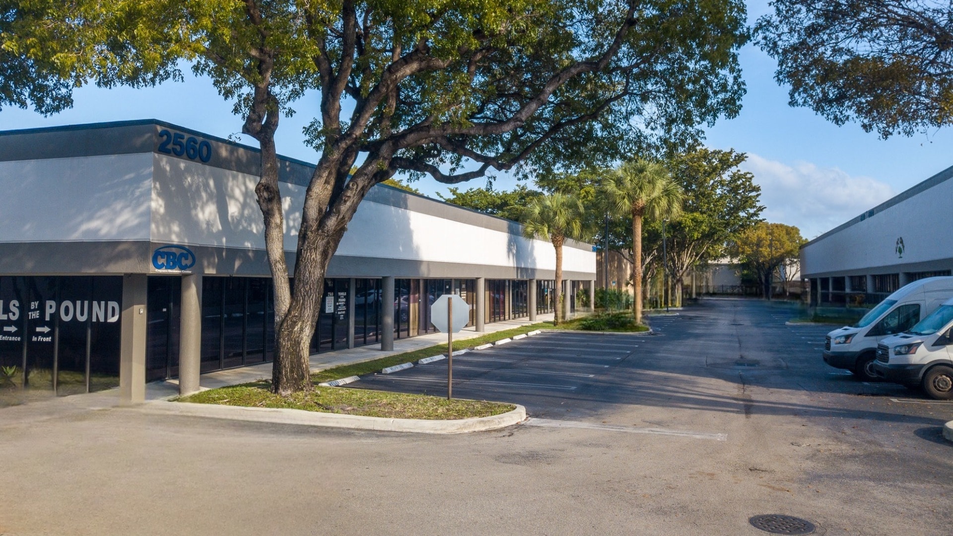 2570-2580 N Powerline Rd, Pompano Beach, FL à louer Photo de l’immeuble– Image 1 sur 2