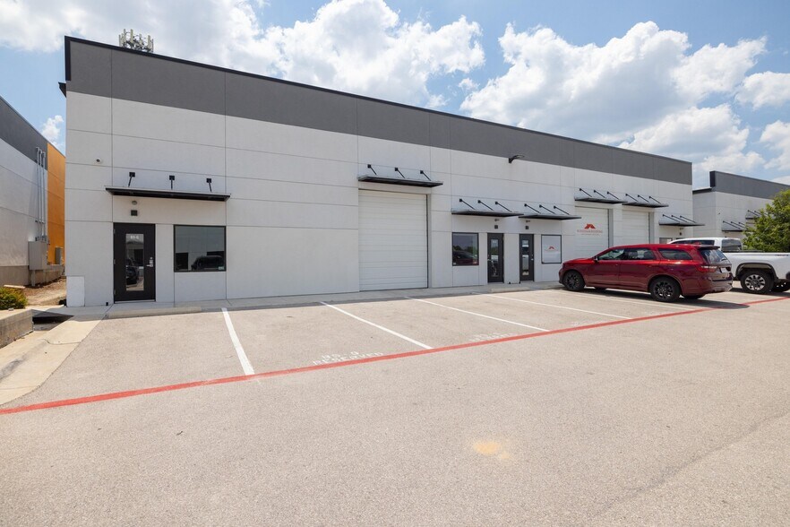 2020 N Bell Blvd, Cedar Park, TX à louer - Photo de l’immeuble – Image 2 sur 35