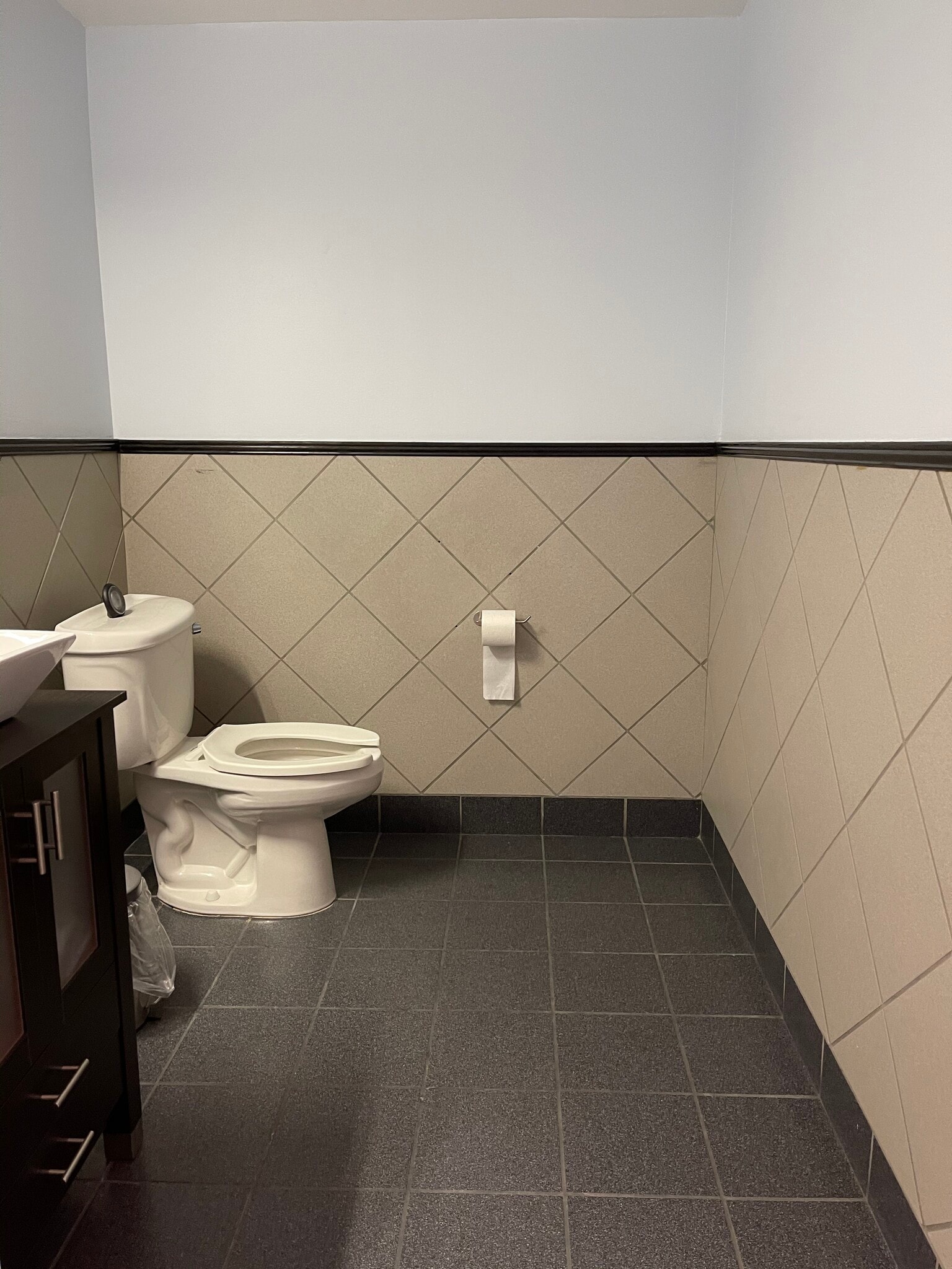 8240 NW 30th Ter, Doral, FL à louer Photo de l’immeuble– Image 1 sur 4