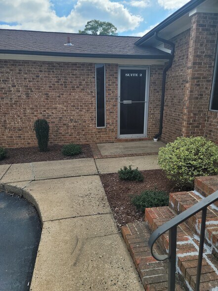 112 E Dixon Blvd, Shelby, NC à louer - Photo de l’immeuble – Image 2 sur 23