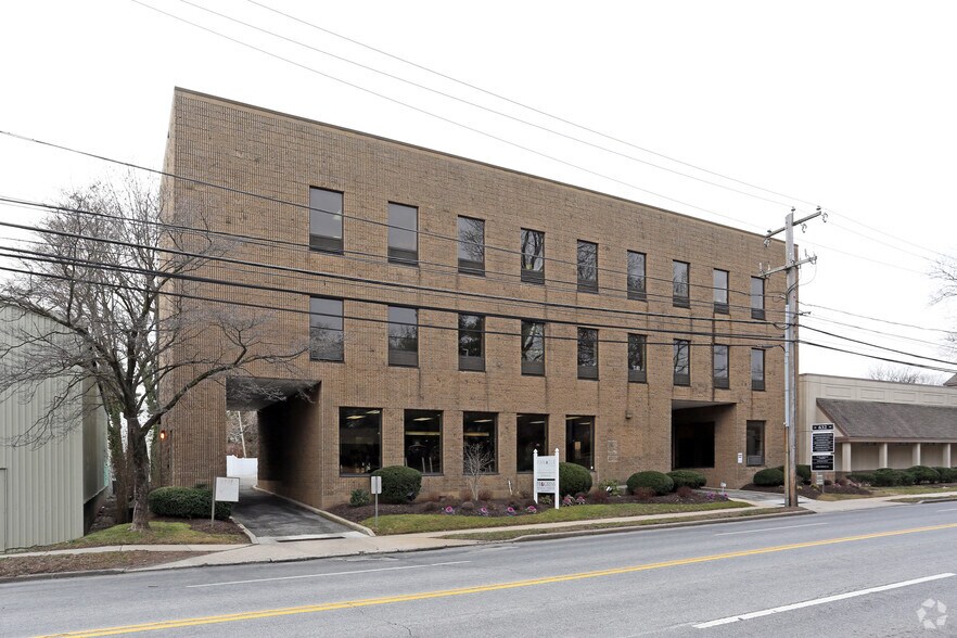 632 Montgomery Ave, Narberth, PA à louer - Photo de l’immeuble – Image 3 sur 6