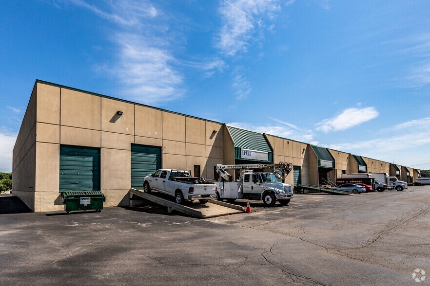 400-446 NW Business Park Ln, Riverside, MO à louer - Photo de l’immeuble – Image 2 sur 7