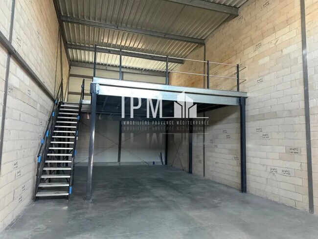 Plus de détails pour 33 Rue De La Forge, Hyères - Local d'activités à louer