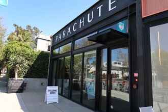 540-542 Rose Ave, Venice, CA à louer Photo de l’immeuble– Image 1 sur 2