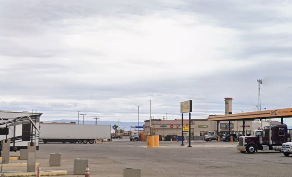 2086 Loop Dr, Salton City, CA à vendre - Photo de l’immeuble – Image 2 sur 4