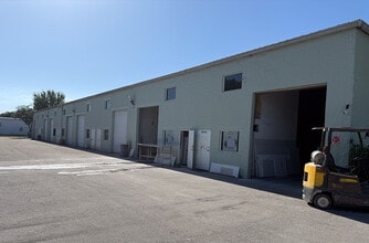 1337 SW South Macedo Blvd, Port Saint Lucie, FL à louer Photo de l’immeuble– Image 1 sur 4