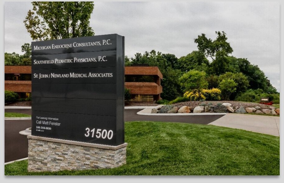 31500 Telegraph Rd, Bingham Farms, MI à louer - Photo de l’enseigne sur pylône – Image 2 sur 8