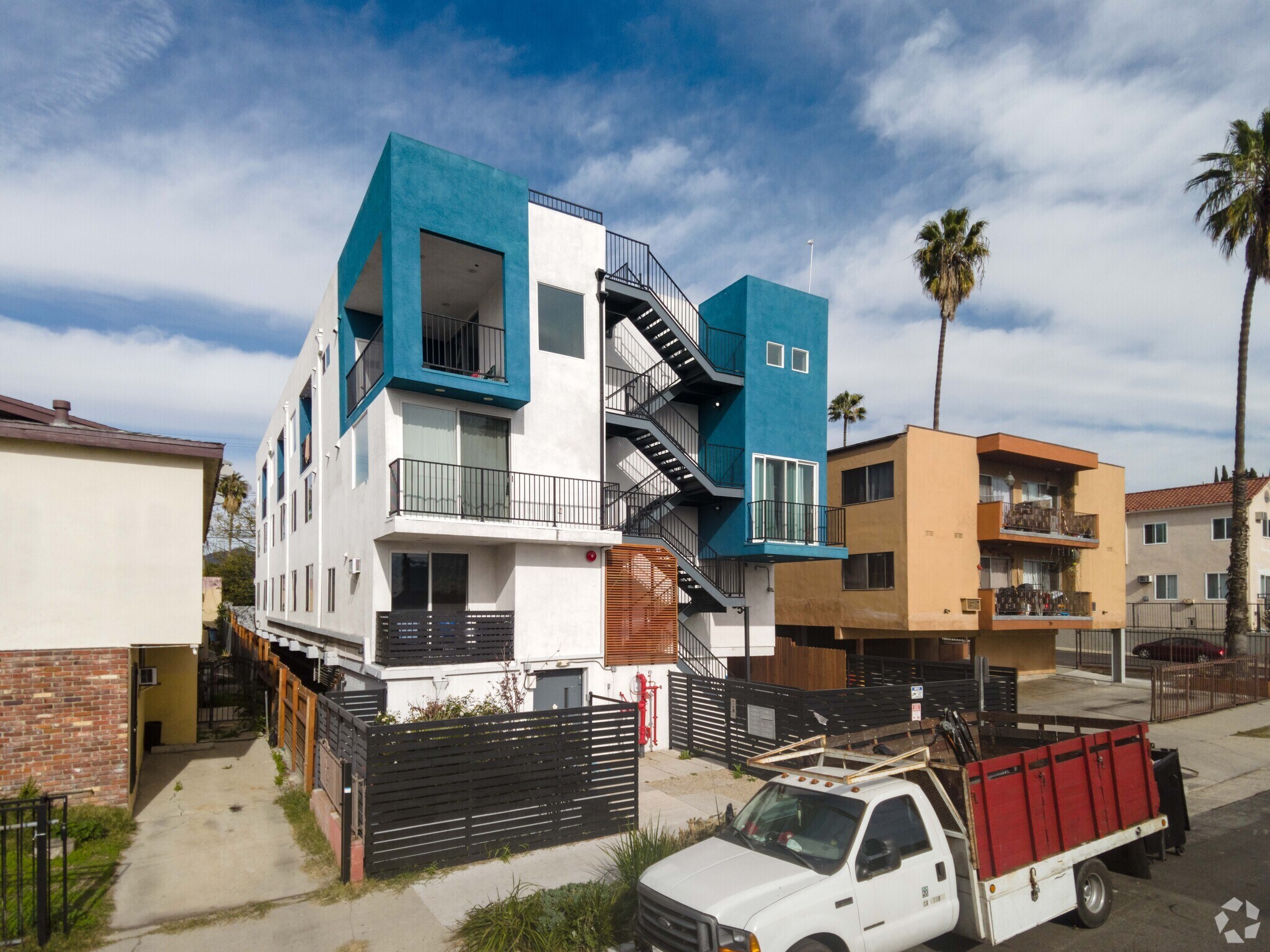 4557 Rosewood Ave, Los Angeles, CA à vendre Photo principale– Image 1 sur 3
