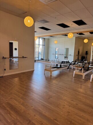 Plus de détails pour 23460 Cinema Dr, Valencia, CA - Local commercial à louer