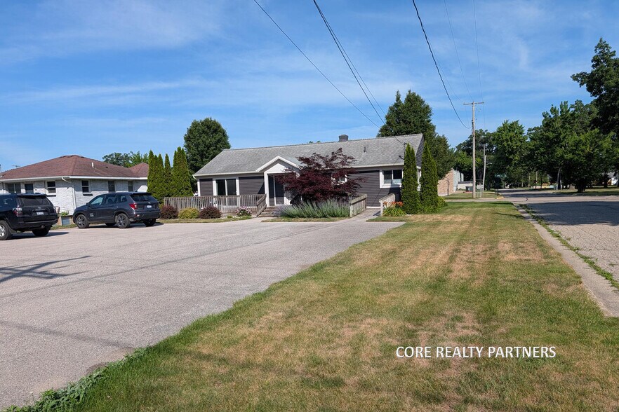 1921 Ruddiman Dr, Muskegon, MI à vendre - Photo de l’immeuble – Image 2 sur 12
