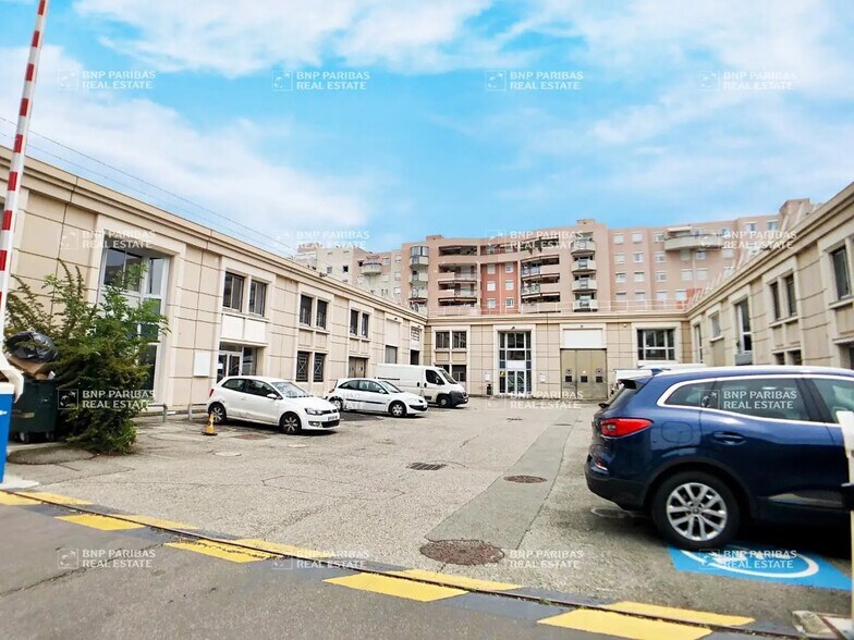Bureau dans Villeurbanne à louer - Photo de l’immeuble – Image 1 sur 12