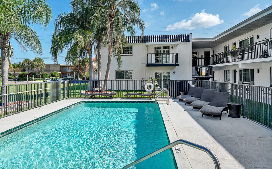 223 Dolphin Pt, Clearwater, FL à vendre - Photo de l’immeuble – Image 2 sur 18