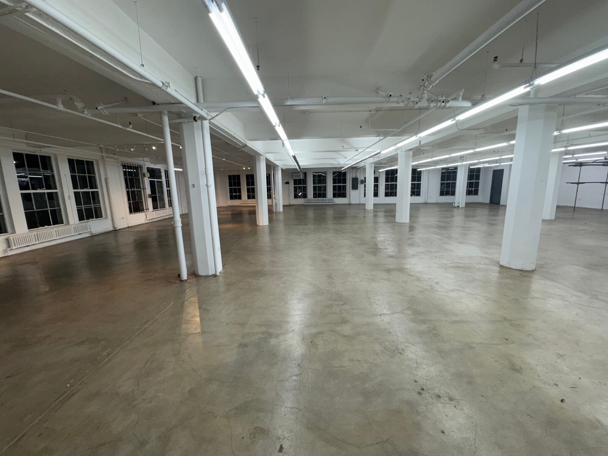 122 E 7th St, Los Angeles, CA à louer Photo intérieure– Image 1 sur 3