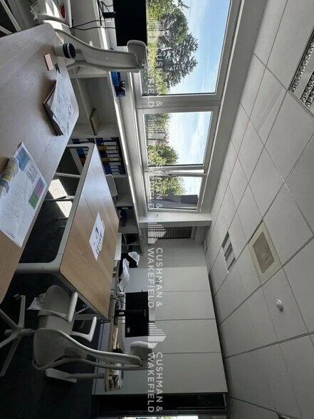Bureau dans Strasbourg à louer - Photo de l’immeuble – Image 2 sur 12