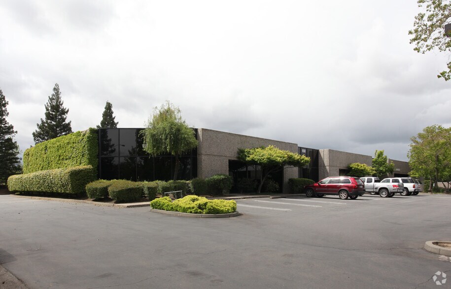 658 Commerce Dr, Roseville, CA à louer - Photo principale – Image 1 sur 5