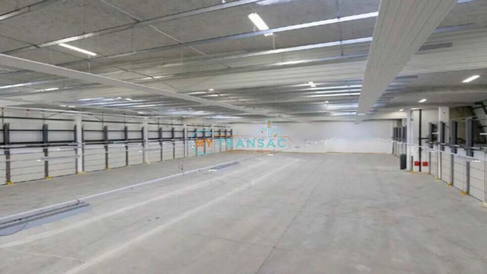 Local d’activités dans Le Blanc-Mesnil à louer - Photo de l’immeuble – Image 1 sur 2