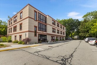 481 Gold Star Hwy, Groton, CT à louer Photo intérieure– Image 1 sur 15