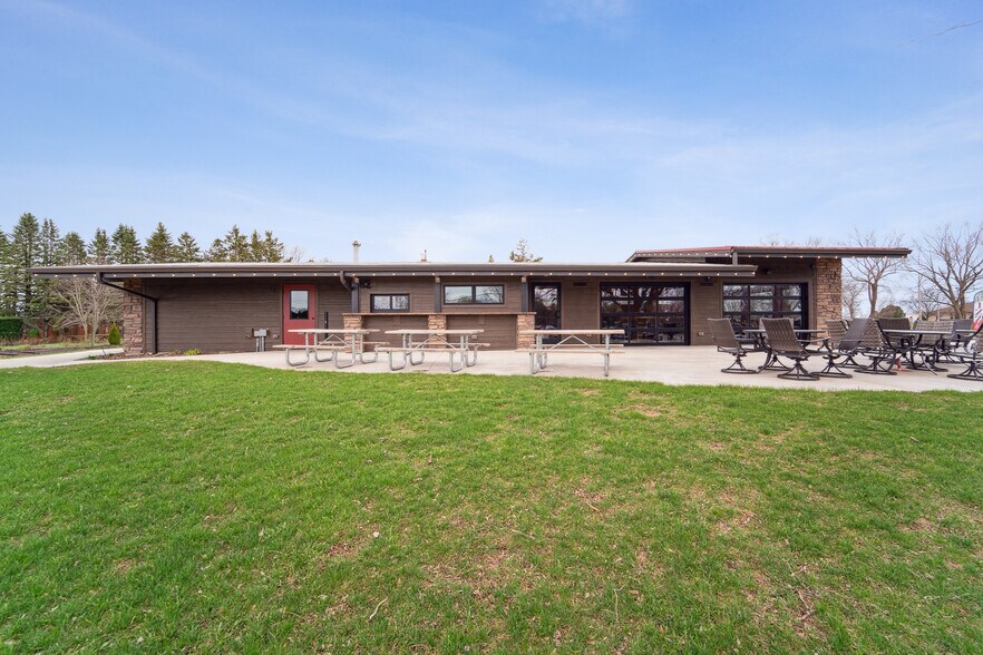 707 W Park Ave, Kiel, WI à vendre - Photo principale – Image 1 sur 23